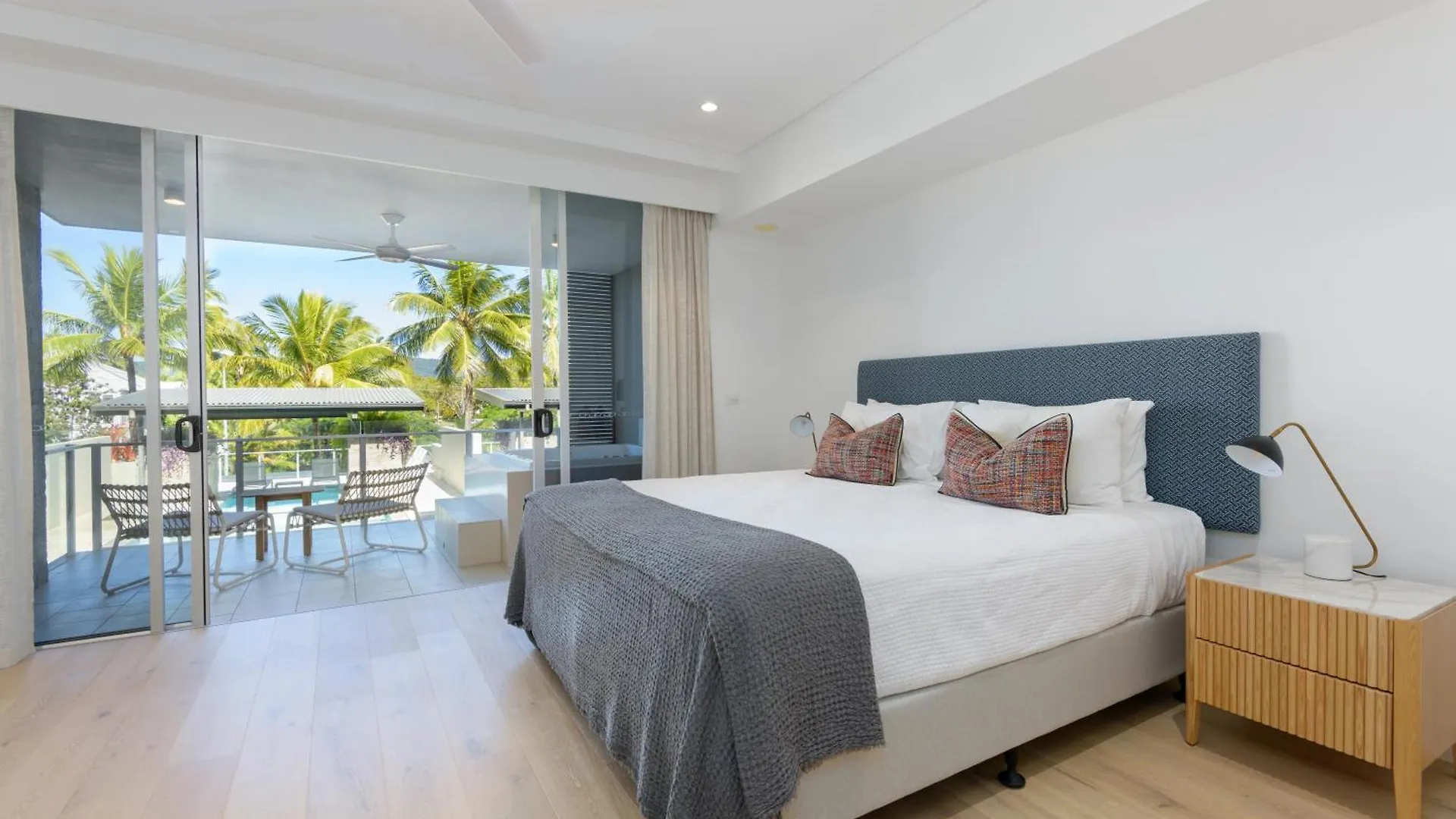 Coconut Grove Aparthotel Port Douglas