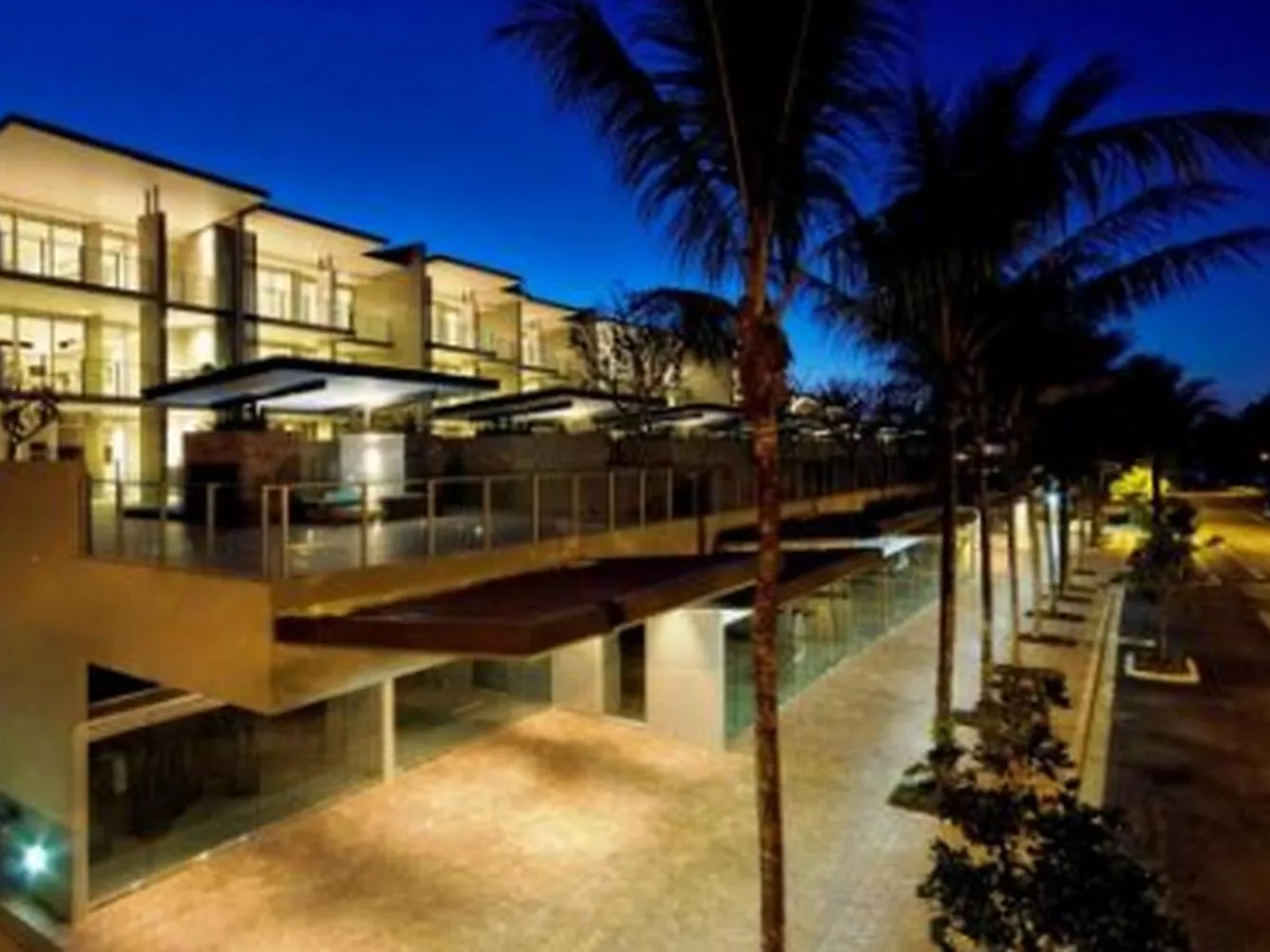 *****  Coconut Grove Aparthotel Port Douglas Australia