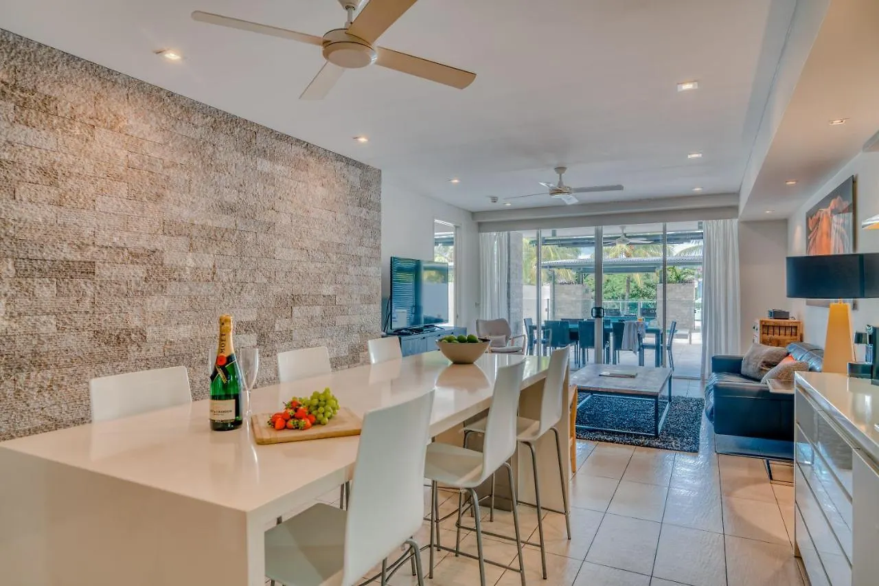 Coconut Grove Aparthotel Port Douglas