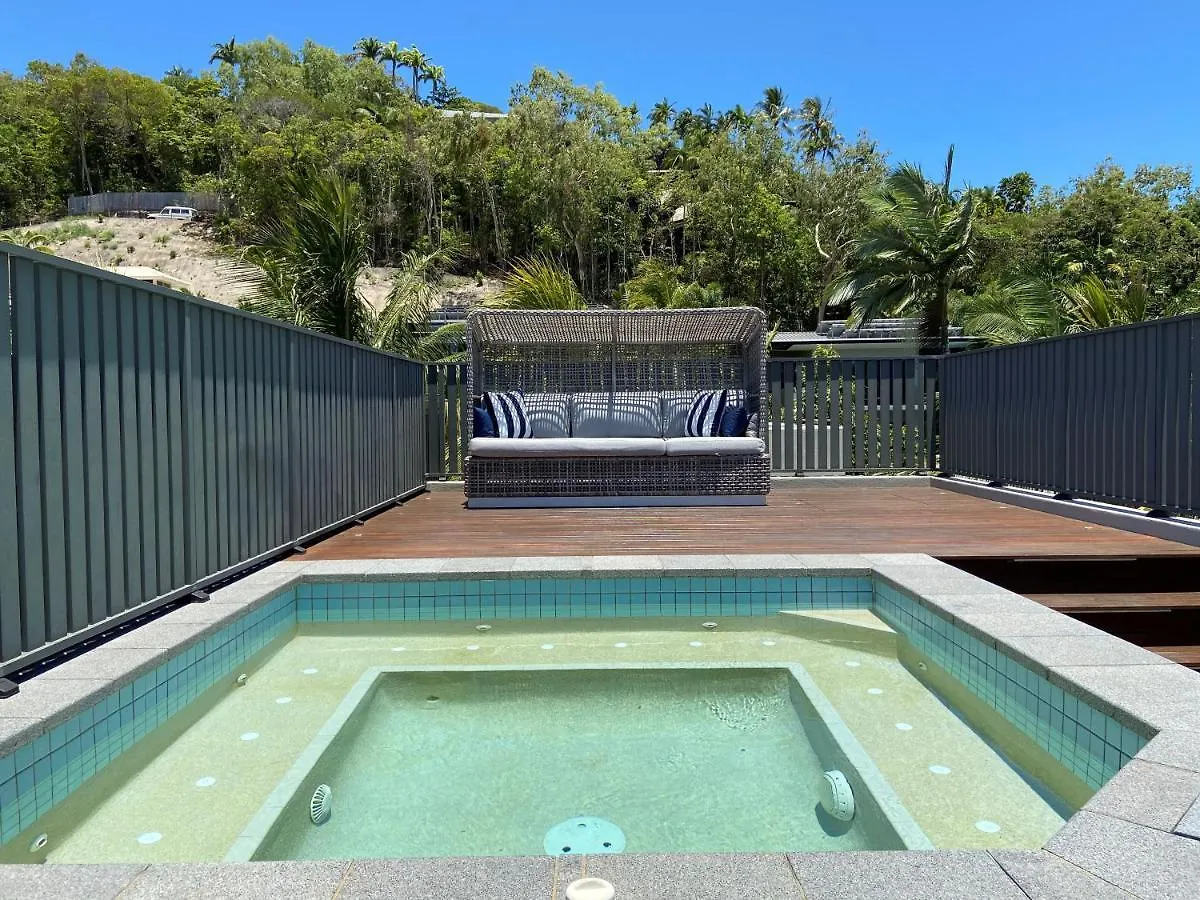 Coconut Grove Aparthotel Port Douglas