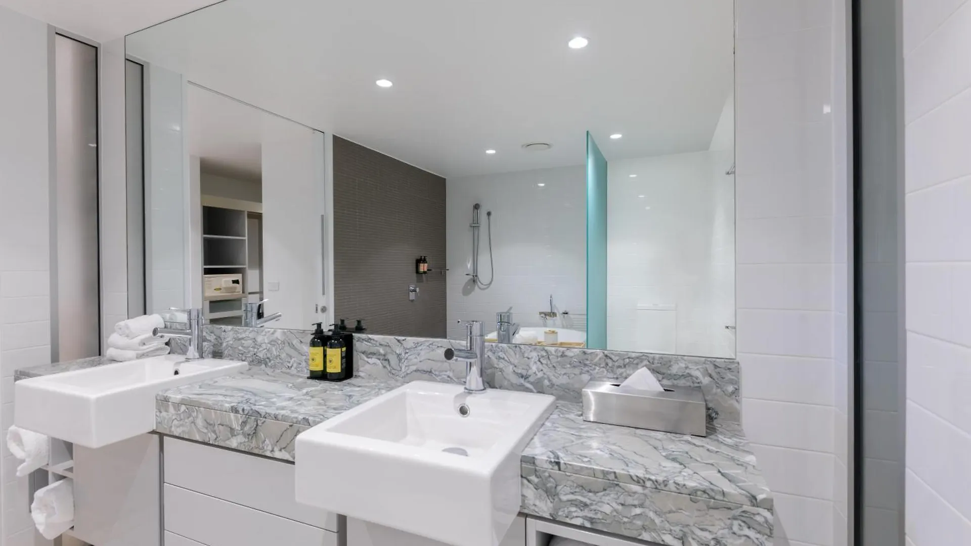 Coconut Grove Aparthotel Port Douglas 5*,  Australia